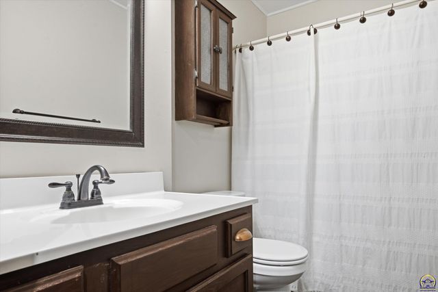 2724 SW Tutbury Town RD, Topeka, KS 66614