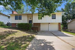 2724 SW Tutbury Town RD, Topeka, KS 66614