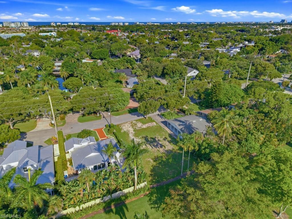 916 13th ST N, NAPLES, FL 34102 — photo 2