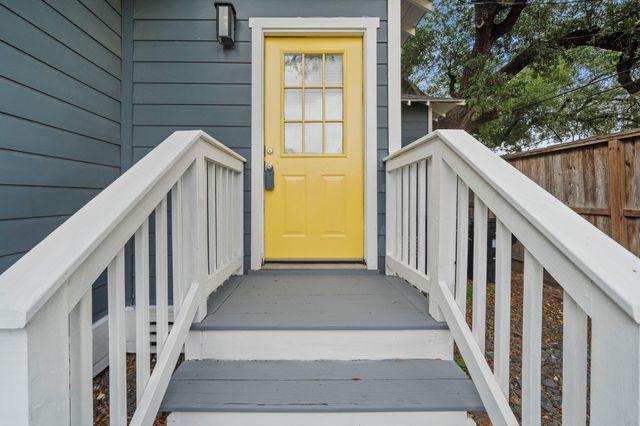 4734 Bell Street B, Houston, TX 77023