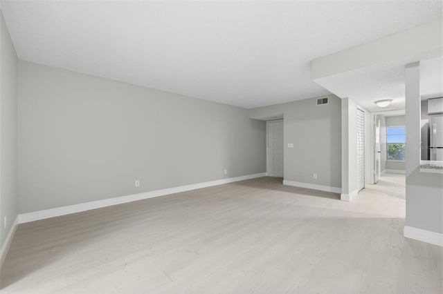 4873 PURITAN CIRCLE 2401, Tampa, FL 33617