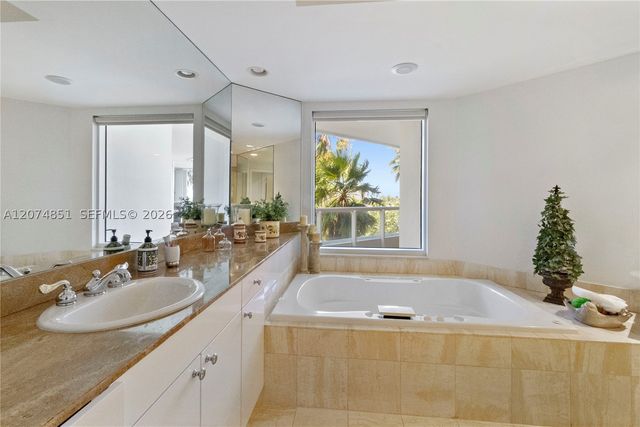21050 Point Pl 604, Aventura, FL 33180
