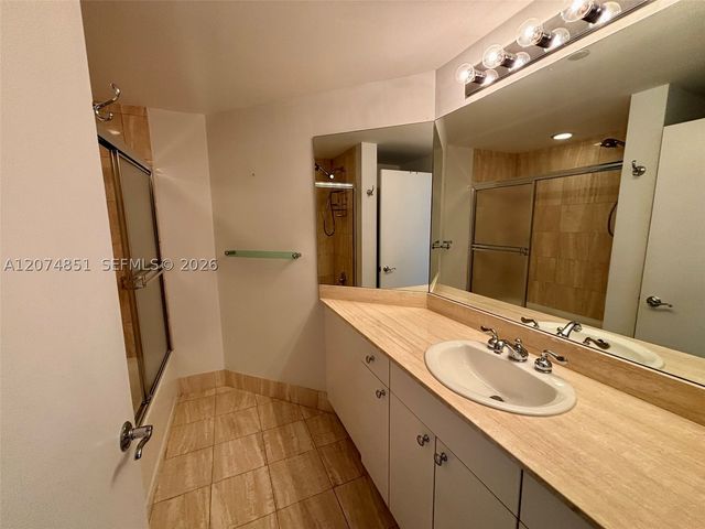 21050 Point Pl 604, Aventura, FL 33180