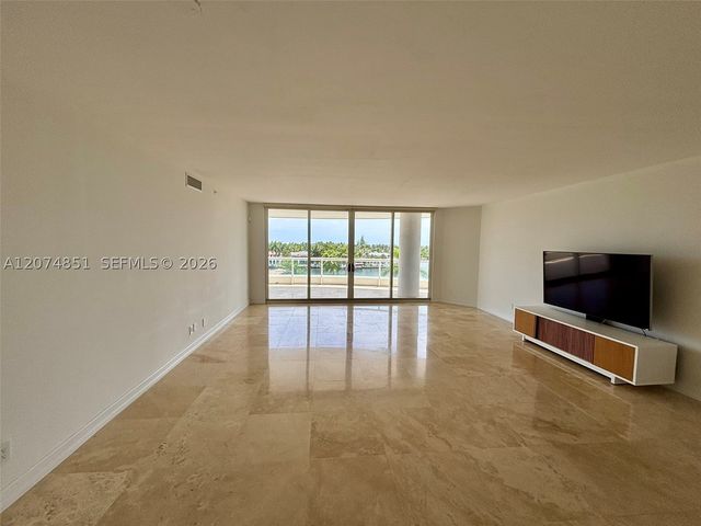 21050 Point Pl 604, Aventura, FL 33180