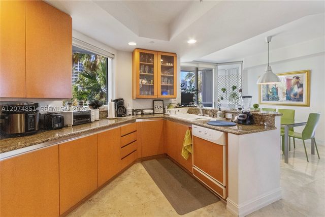 21050 Point Pl 604, Aventura, FL 33180