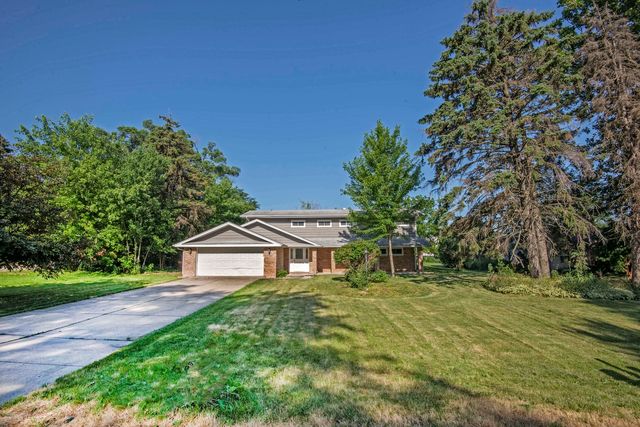 9S104 Aero Drive, Naperville, IL 60564