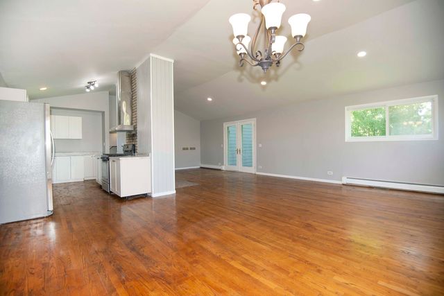 9S104 Aero Drive, Naperville, IL 60564