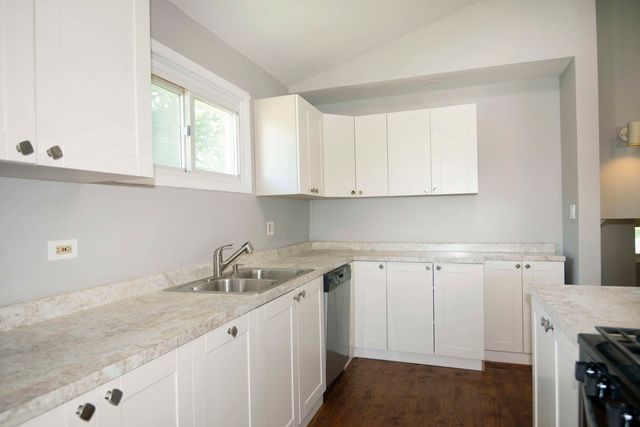 9S104 Aero Drive, Naperville, IL 60564