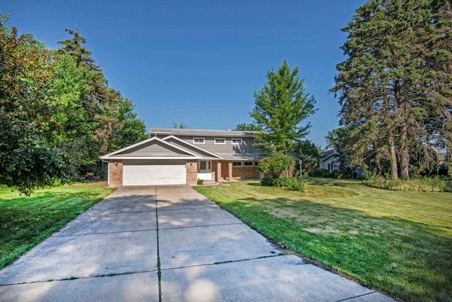 9S104 Aero Drive, Naperville, IL 60564
