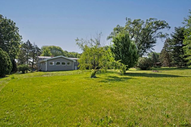 9S104 Aero Drive, Naperville, IL 60564