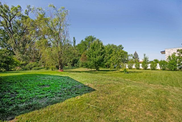 9S104 Aero Drive, Naperville, IL 60564