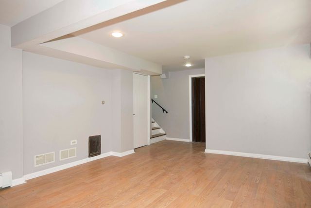 9S104 Aero Drive, Naperville, IL 60564