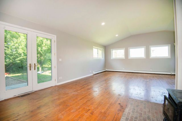 9S104 Aero Drive, Naperville, IL 60564