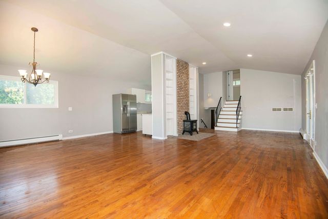 9S104 Aero Drive, Naperville, IL 60564