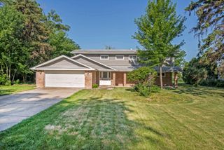 9S104 Aero Drive, Naperville, IL 60564