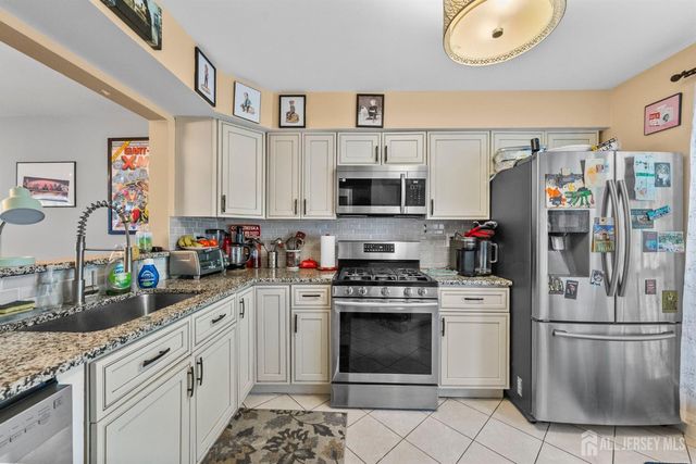 12 Borelle Square, Sayreville, NJ 08859