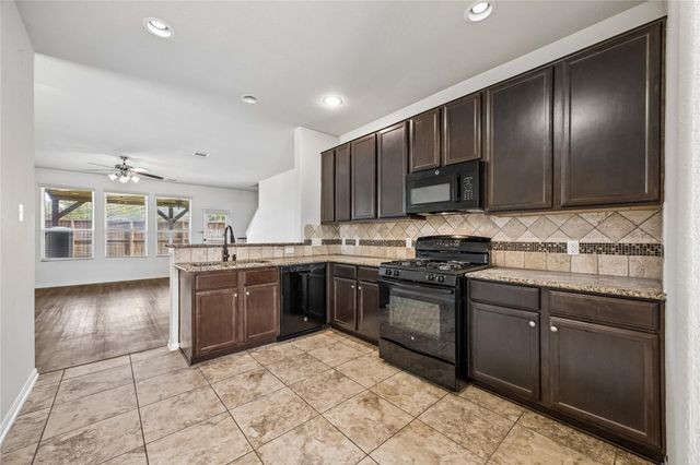 2307 Cloudy Bay Drive, Fresno, TX 77545
