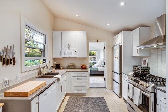 945 Brown St, St. Helena, CA 94574