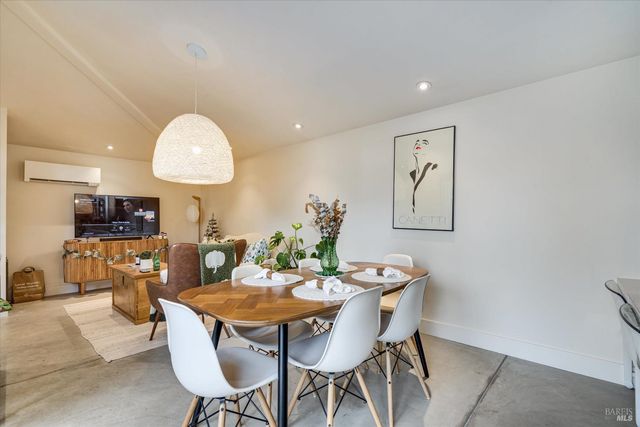 945 Brown St, St. Helena, CA 94574