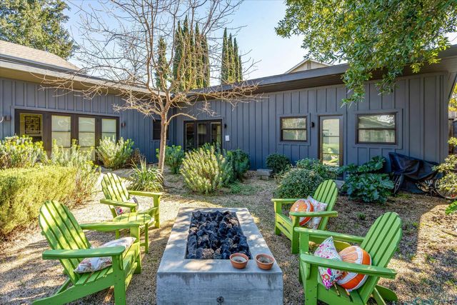 945 Brown St, St. Helena, CA 94574