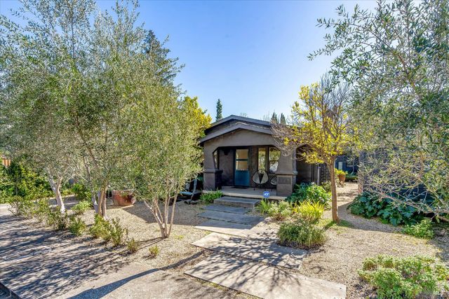 945 Brown St, St. Helena, CA 94574