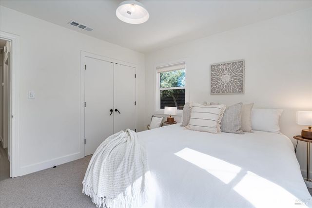 945 Brown St, St. Helena, CA 94574