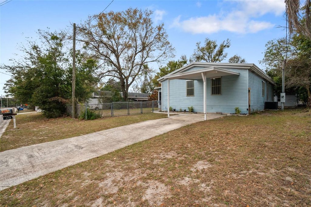 Image 2 of property listing at 4108 WEDGEMERE DRIVE, Tampa, FL 33610