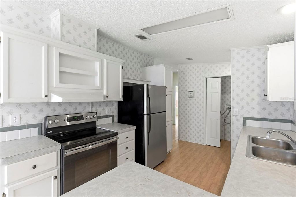 Image 11 of property listing at 4108 WEDGEMERE DRIVE, Tampa, FL 33610