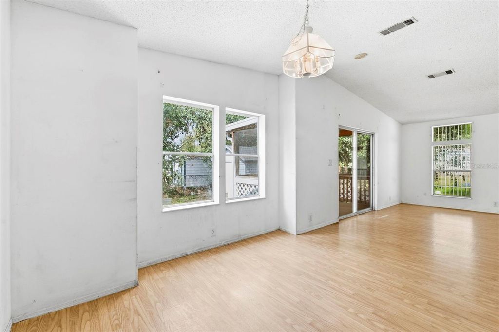 Image 13 of property listing at 4108 WEDGEMERE DRIVE, Tampa, FL 33610