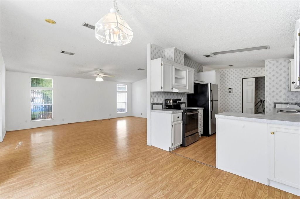 Image 16 of property listing at 4108 WEDGEMERE DRIVE, Tampa, FL 33610