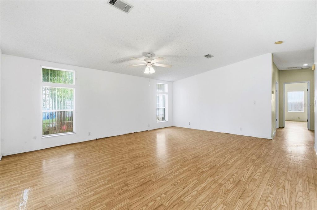 Image 17 of property listing at 4108 WEDGEMERE DRIVE, Tampa, FL 33610