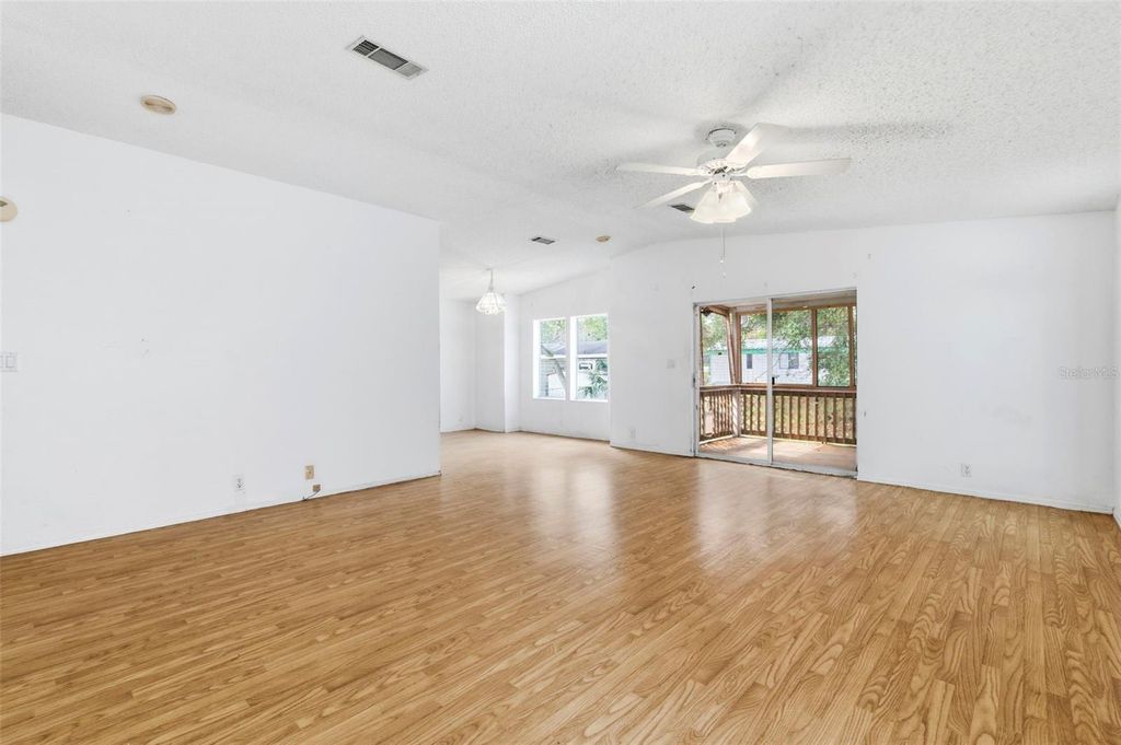 Image 19 of property listing at 4108 WEDGEMERE DRIVE, Tampa, FL 33610