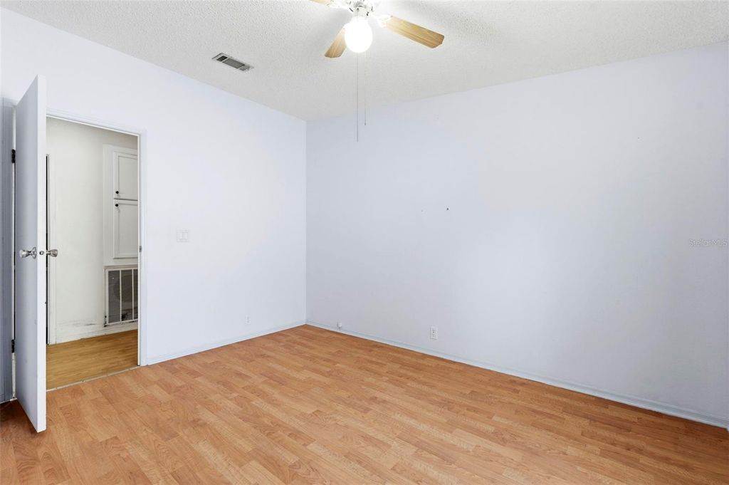 Image 24 of property listing at 4108 WEDGEMERE DRIVE, Tampa, FL 33610