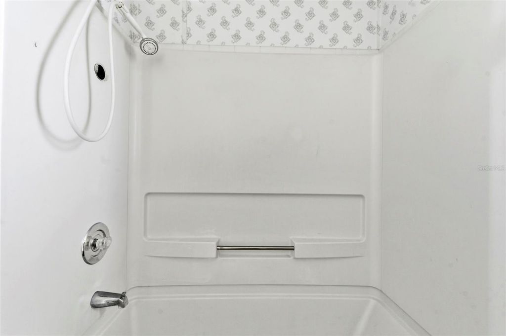 Image 26 of property listing at 4108 WEDGEMERE DRIVE, Tampa, FL 33610