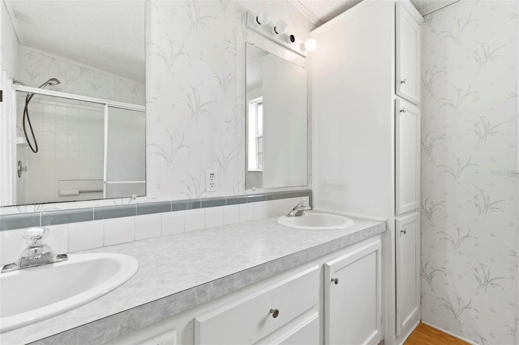 Image 33 of property listing at 4108 WEDGEMERE DRIVE, Tampa, FL 33610