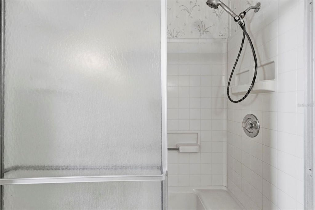 Image 34 of property listing at 4108 WEDGEMERE DRIVE, Tampa, FL 33610