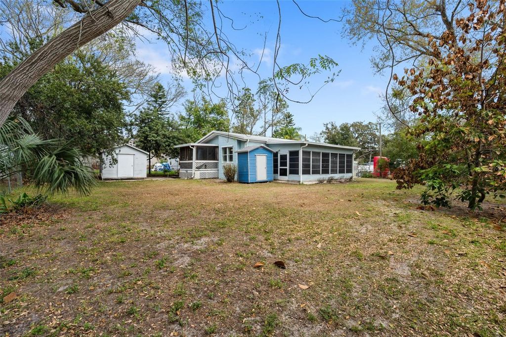 Image 43 of property listing at 4108 WEDGEMERE DRIVE, Tampa, FL 33610