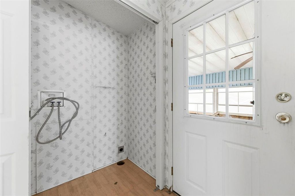 Image 7 of property listing at 4108 WEDGEMERE DRIVE, Tampa, FL 33610