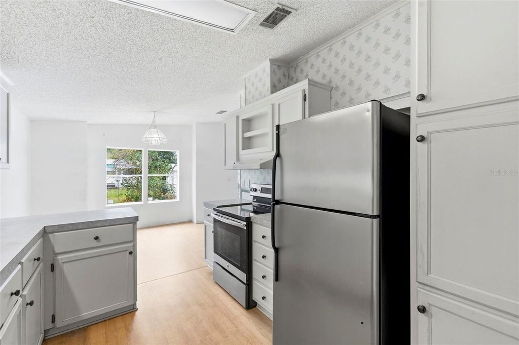 Image 8 of property listing at 4108 WEDGEMERE DRIVE, Tampa, FL 33610