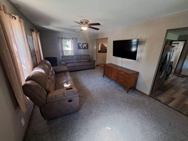 2734 Pinard Street, Dubuque, IA 52001
