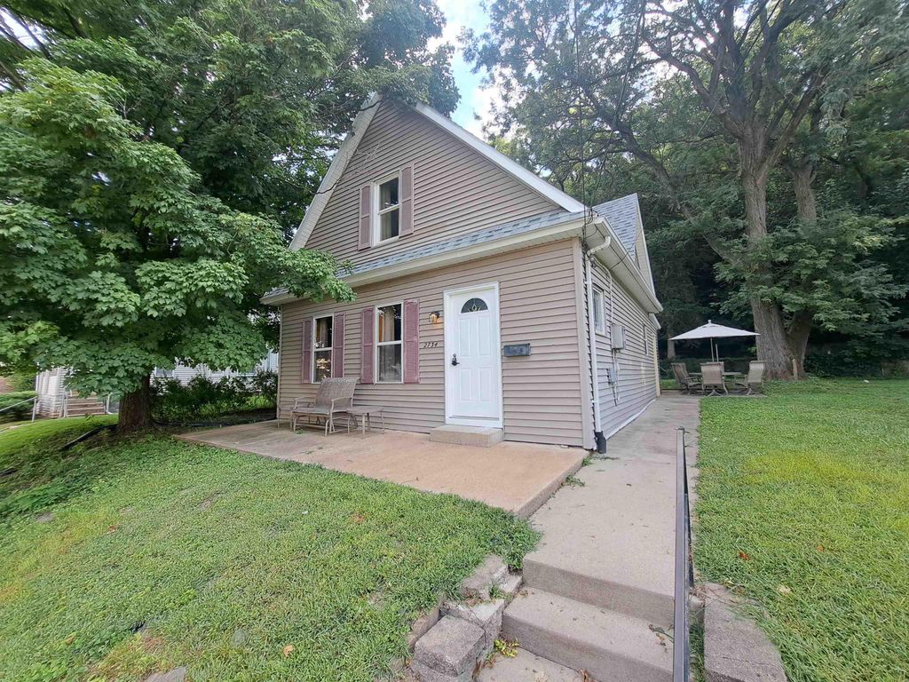 2734 Pinard Street, Dubuque, IA 52001