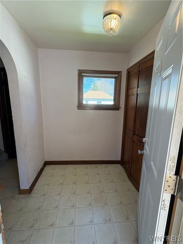 1225 North Military Road, Niagara Falls, NY 14304