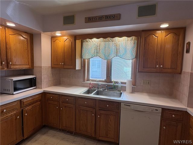 1225 North Military Road, Niagara Falls, NY 14304