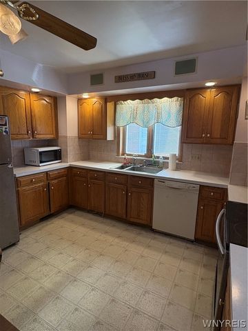 1225 North Military Road, Niagara Falls, NY 14304