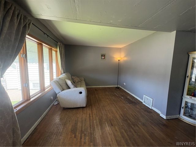 1225 North Military Road, Niagara Falls, NY 14304