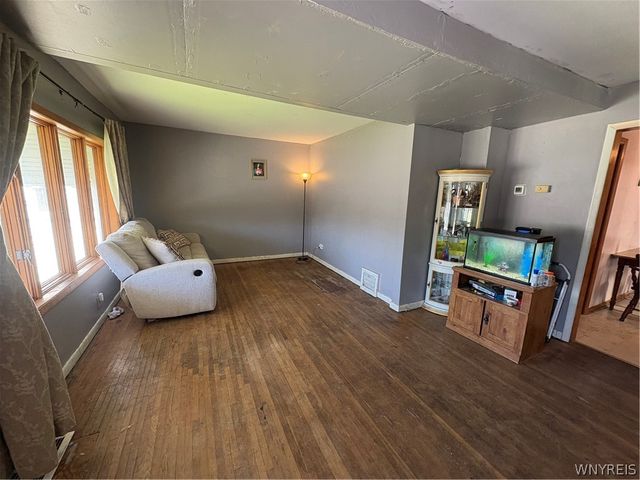 1225 North Military Road, Niagara Falls, NY 14304