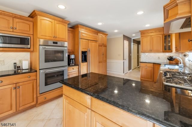 11 Ewing Dr, Raritan Twp., NJ 08822