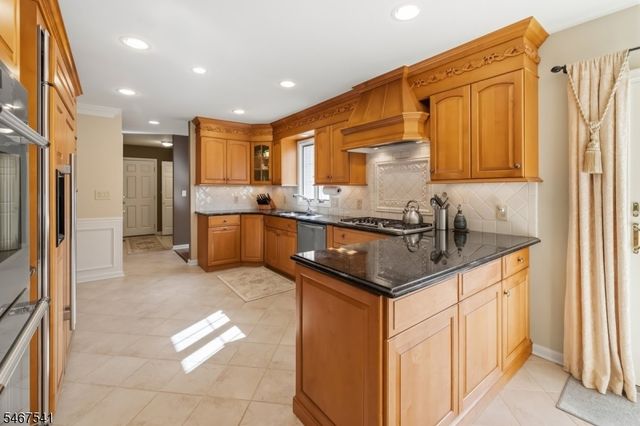 11 Ewing Dr, Raritan Twp., NJ 08822