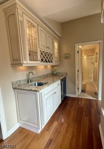 11 Ewing Dr, Raritan Twp., NJ 08822