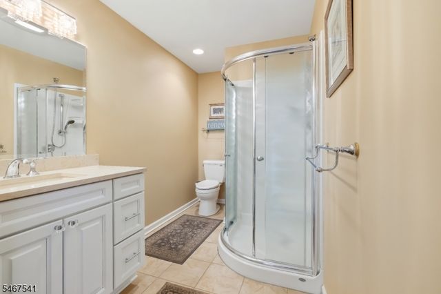 11 Ewing Dr, Raritan Twp., NJ 08822